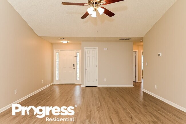 Building Photo - 604 Fieldcrest Dr