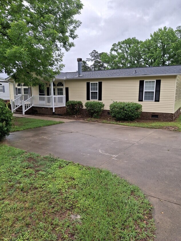 Primary Photo - 4 Bedroom 2 Bath House