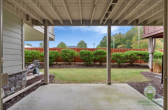 Foto del edificio - 113 Eagle Wood Dr