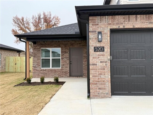 Building Photo - 520 Cosmos St