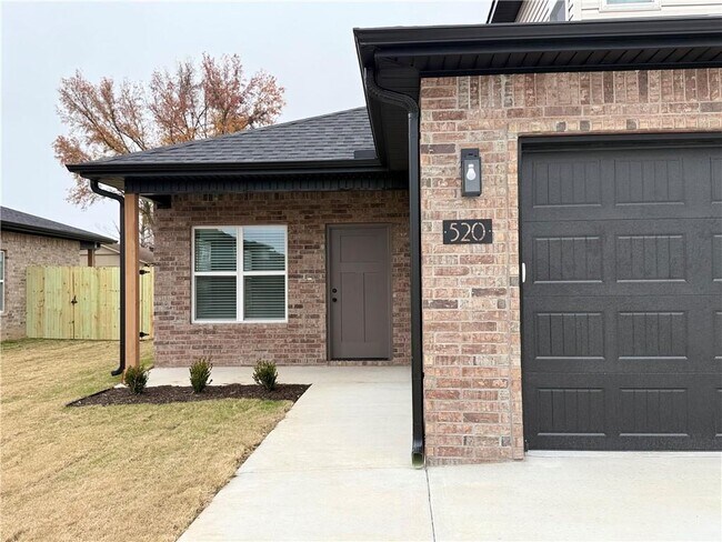 Foto del edificio - 520 Cosmos St