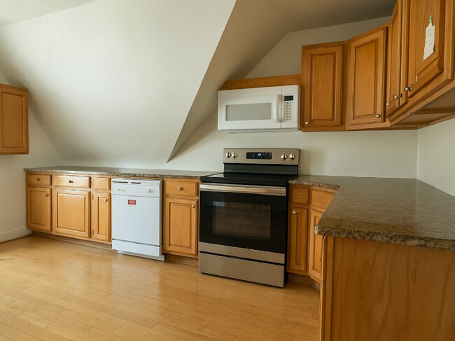 Foto del edificio - 18 Greylock Rd