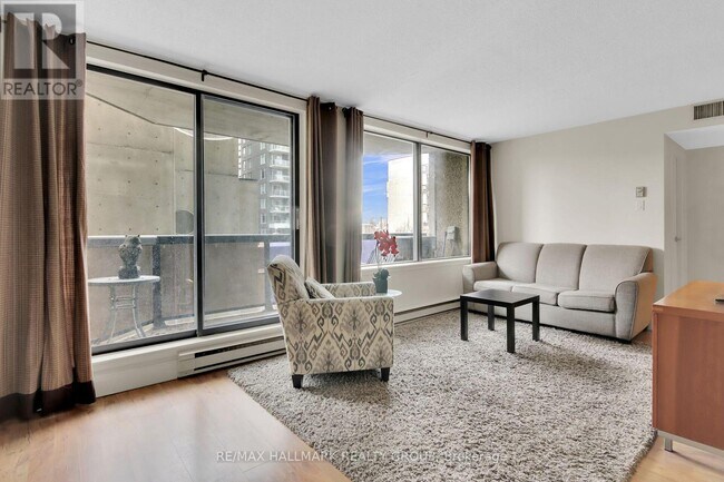 Photo du bâtiment - 470 Laurier Ave W