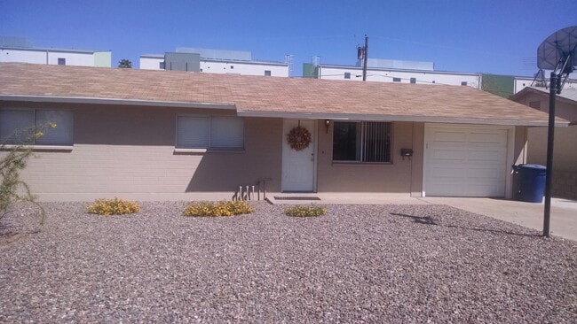 Building Photo - 1130 W 9th St