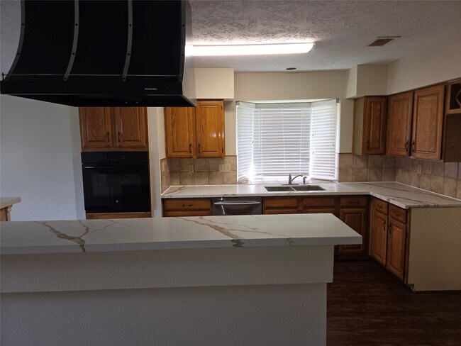 Building Photo - 15114 Farndale Dr