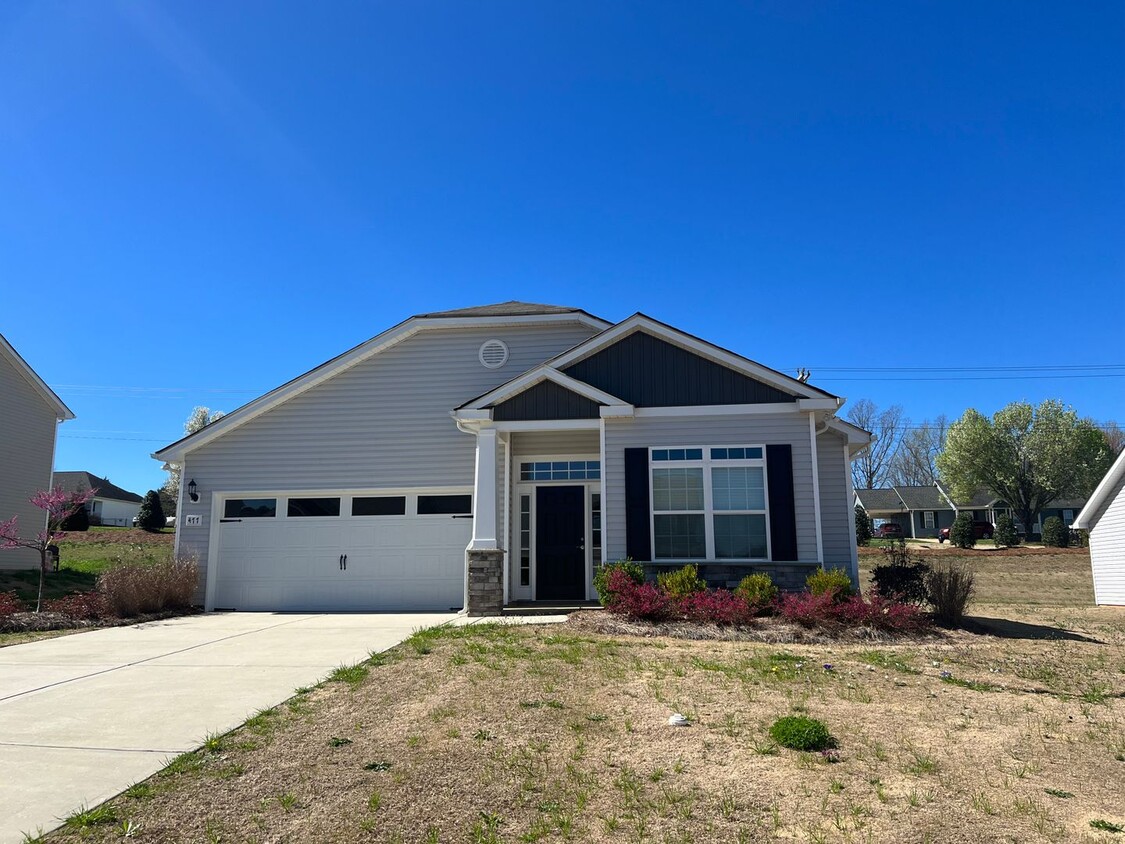 Primary Photo - 3 bedroom 2 bathroom house with office- Be...