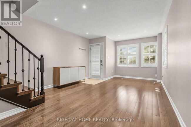 Photo du bâtiment - 2628 Bur Oak Ave