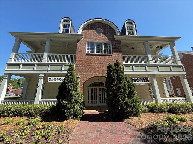 Foto del edificio - 21025 Catawba Ave