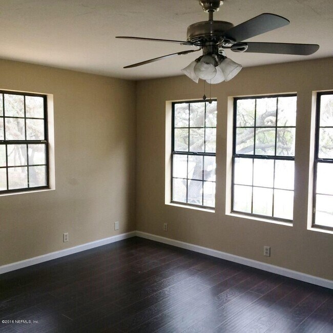 Foto del edificio - 5640 Silver Sands Cir
