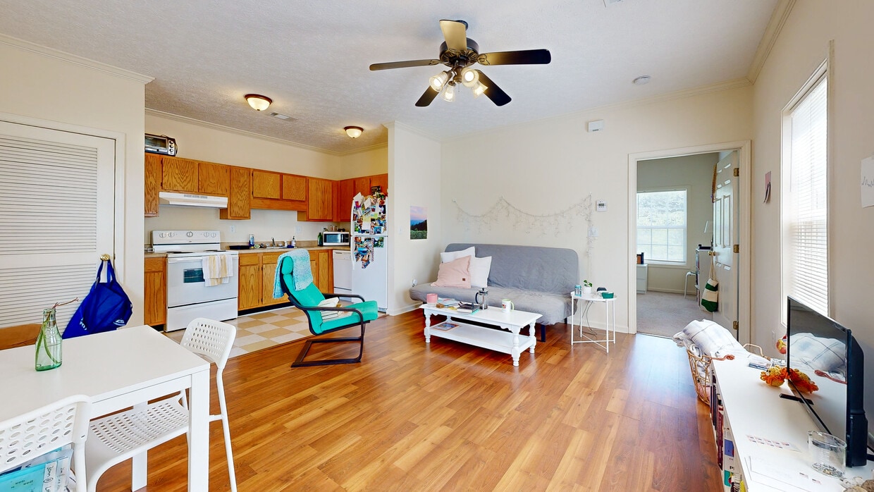 Photo - Savannah Square Apartments