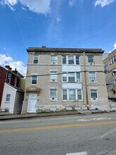 Building Photo - 512 S Millvale Ave