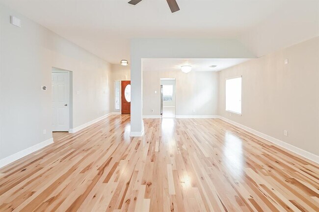 Building Photo - 10364 Stone Gate Dr