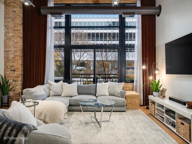 Building Photo - 525 W Superior St