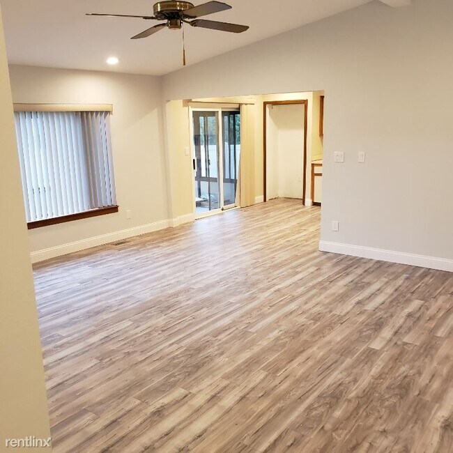 Foto del edificio - 3 br, 2 bath House - 11415 Brougham Rd