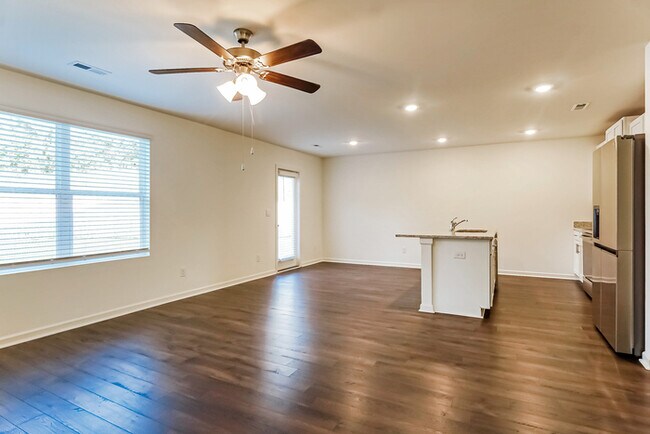 Foto del edificio - 5680 Timber Leaf Lp
