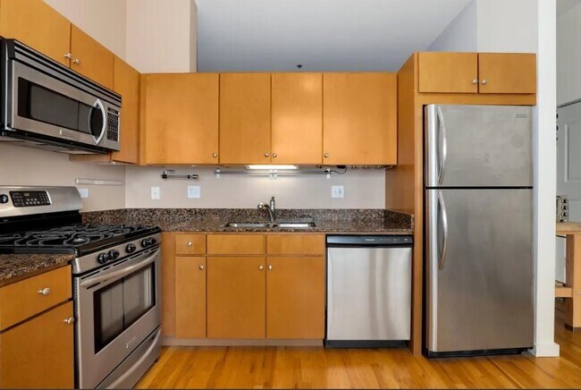 Foto del edificio - 630 N Franklin St