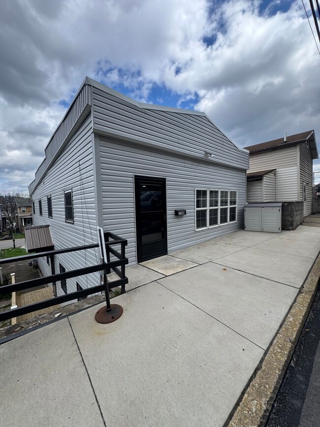 Building Photo - 1548 Island Ave