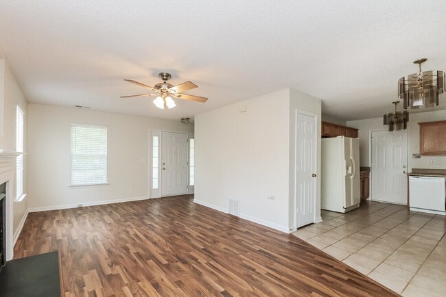 Building Photo - 15476 Stone Hollow Dr