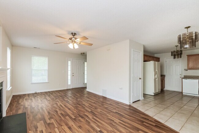 Foto del edificio - 15476 Stone Hollow Dr