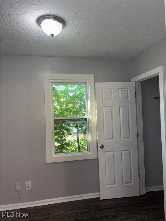 Building Photo - 3119 W 56th St