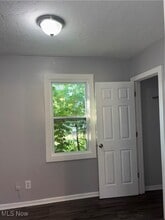 Building Photo - 3119 W 56th St