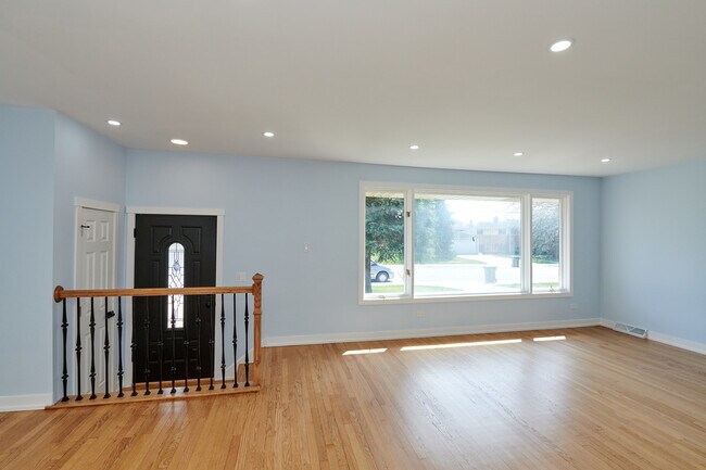 Foto del edificio - 8544 W Roseview Dr