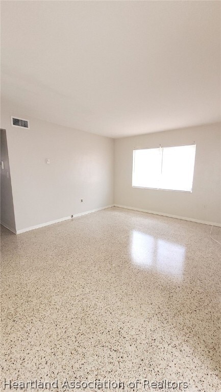 Building Photo - 2990 W Lake Chilton Dr
