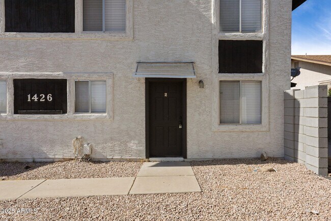 Foto del edificio - 1426 E Mountain View Rd