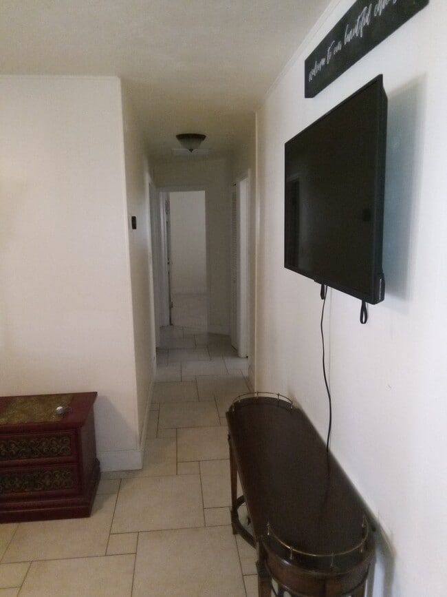 Foto del edificio - 709 Wisteria Ave