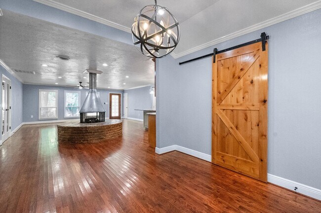 Foto del edificio - 1320 Woodvine Dr