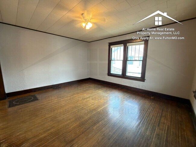 Foto del edificio - 302 W 6th St