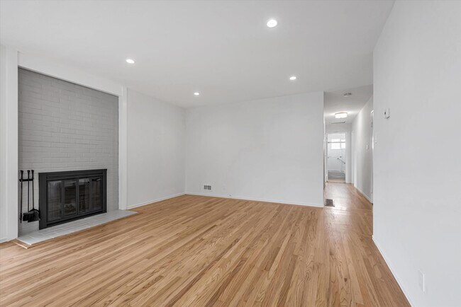 Building Photo - 1219 Ladera Way