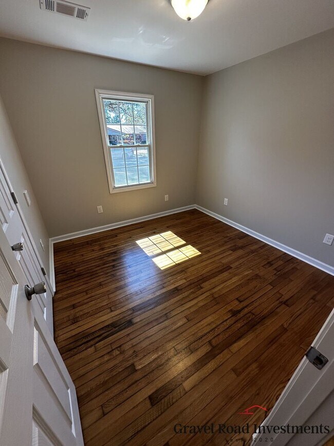 Foto del edificio - 3BR Home with Fresh Updates