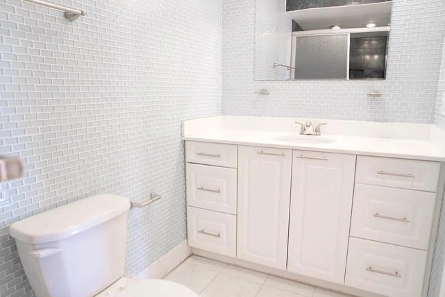 Building Photo - 271 Newbury St