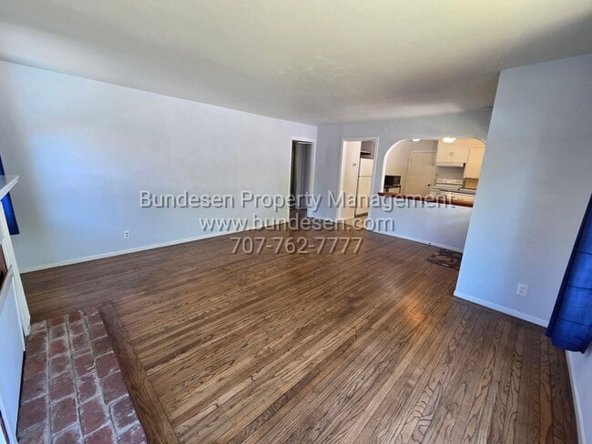 Foto del edificio - Beautiful 2 bedroom, 1 bath in the desirable Montgomery Village neighborhood - Santa Rosa
