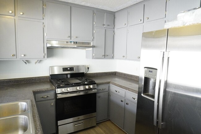 Building Photo - Beautiful Remodeled Duplex with 3 bed-1.5 bath in 79912