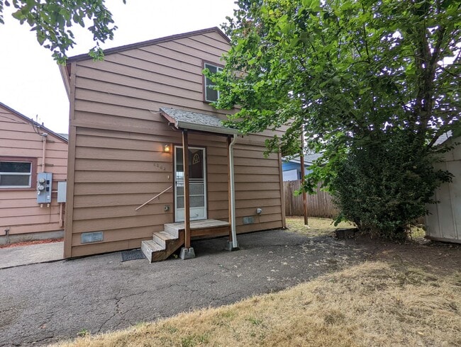 Building Photo - Great 1-Bedroom, 1-Bathroom 2-Story Duplex...