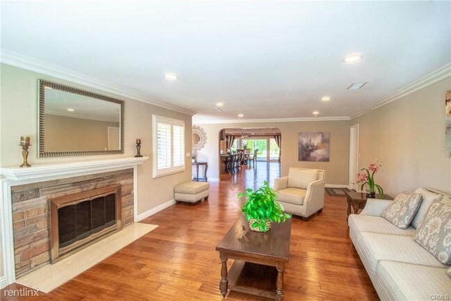 Building Photo - 4 br, 3 bath House - 1717 Wilson Ave