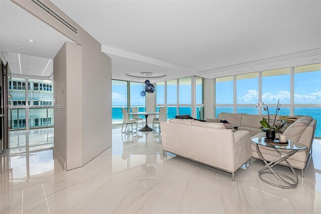 Building Photo - 16425 Collins Ave