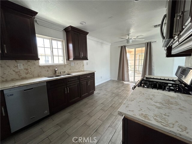 Foto del edificio - 10645 Western Ave