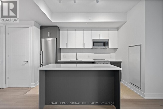 Building Photo - 664-1664 Spadina Ave.
