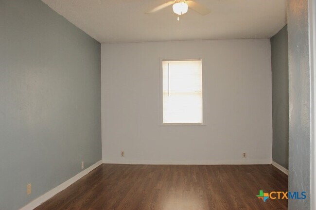 Building Photo - 409 Short Ave