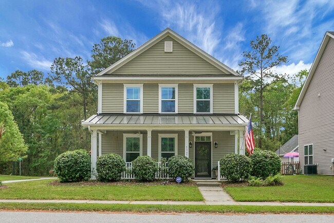 Foto del edificio - Johns Island 4BR, 2.5 BA Gem: Features Wood Floors, 2-Car Garage, & Community Pool