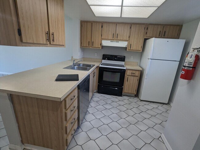 Building Photo - 1606 University Ln