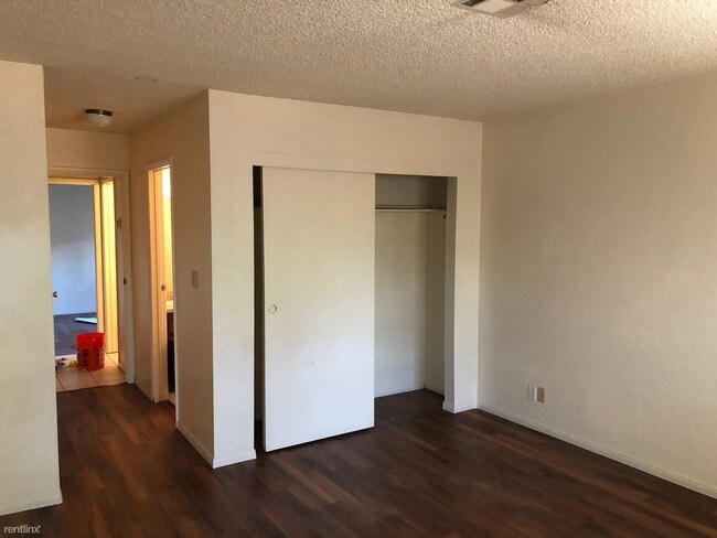 Building Photo - 1531 Hialeah Dr