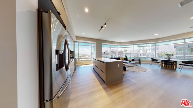 Foto del edificio - 520 N Central Ave