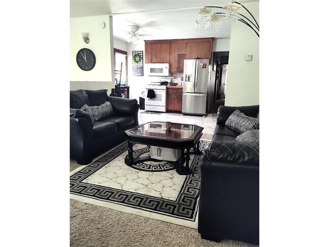 Foto del edificio - 4101 Lowry Ave N