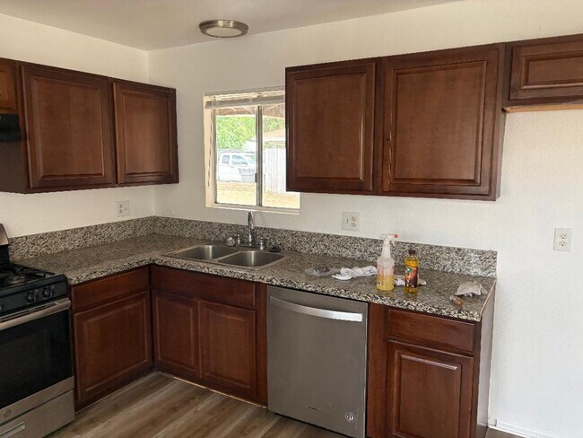 Foto del edificio - 4 BEDROOM 2 BATH HOUSE FOR RENT IN HEMET CA