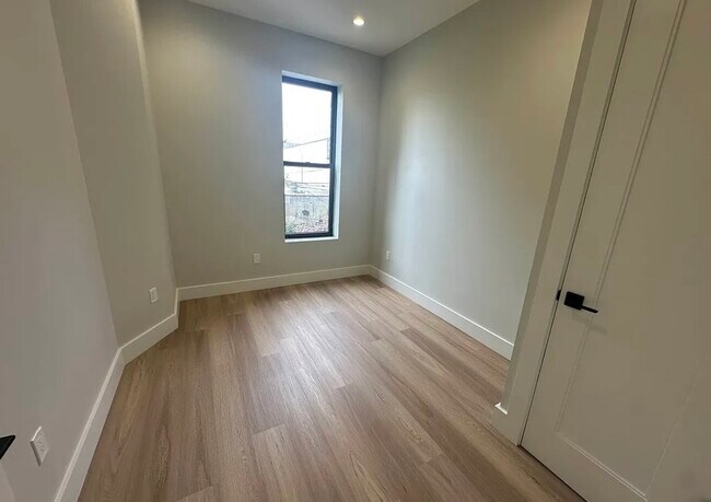 Foto del edificio - 90 Harman St