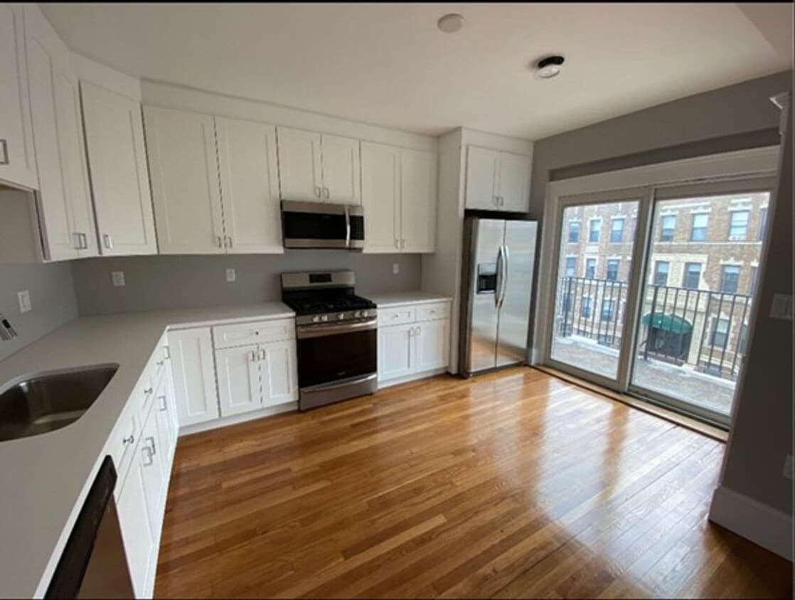 Photo - 190 Kelton St